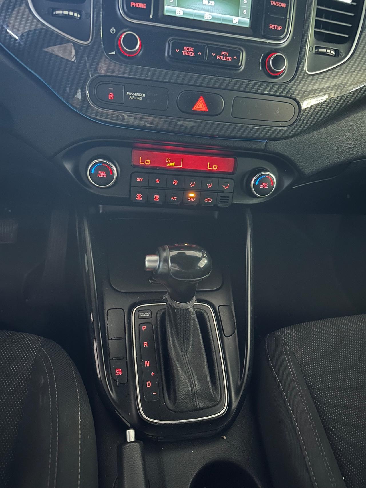 Kia Carens 1.7 CRDi 141 CV Platinum