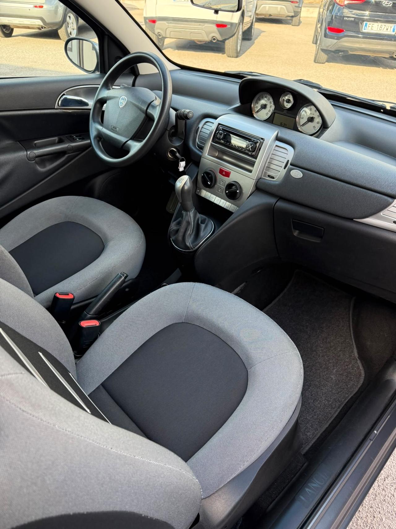 Lancia Ypsilon 1.3 MJT 75 CV Argento
