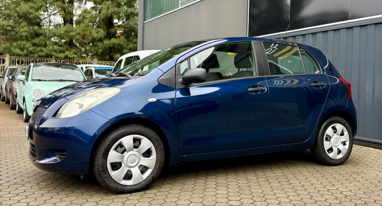 Toyota Yaris 1.0 5 porte