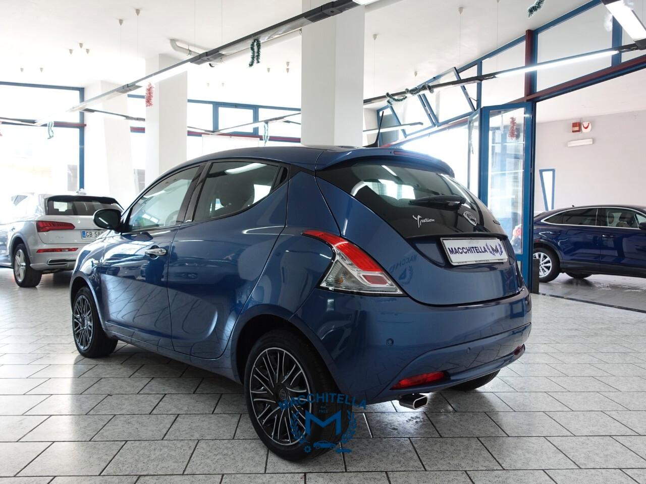 Lancia Ypsilon 1.0 FireFly 5 porte S&S Hybrid Ecochic Silver