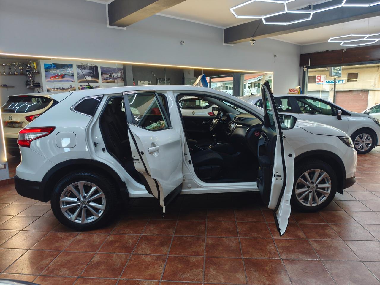 Nissan Qashqai 1.5 diesel 110CV FULL OPTIONAL