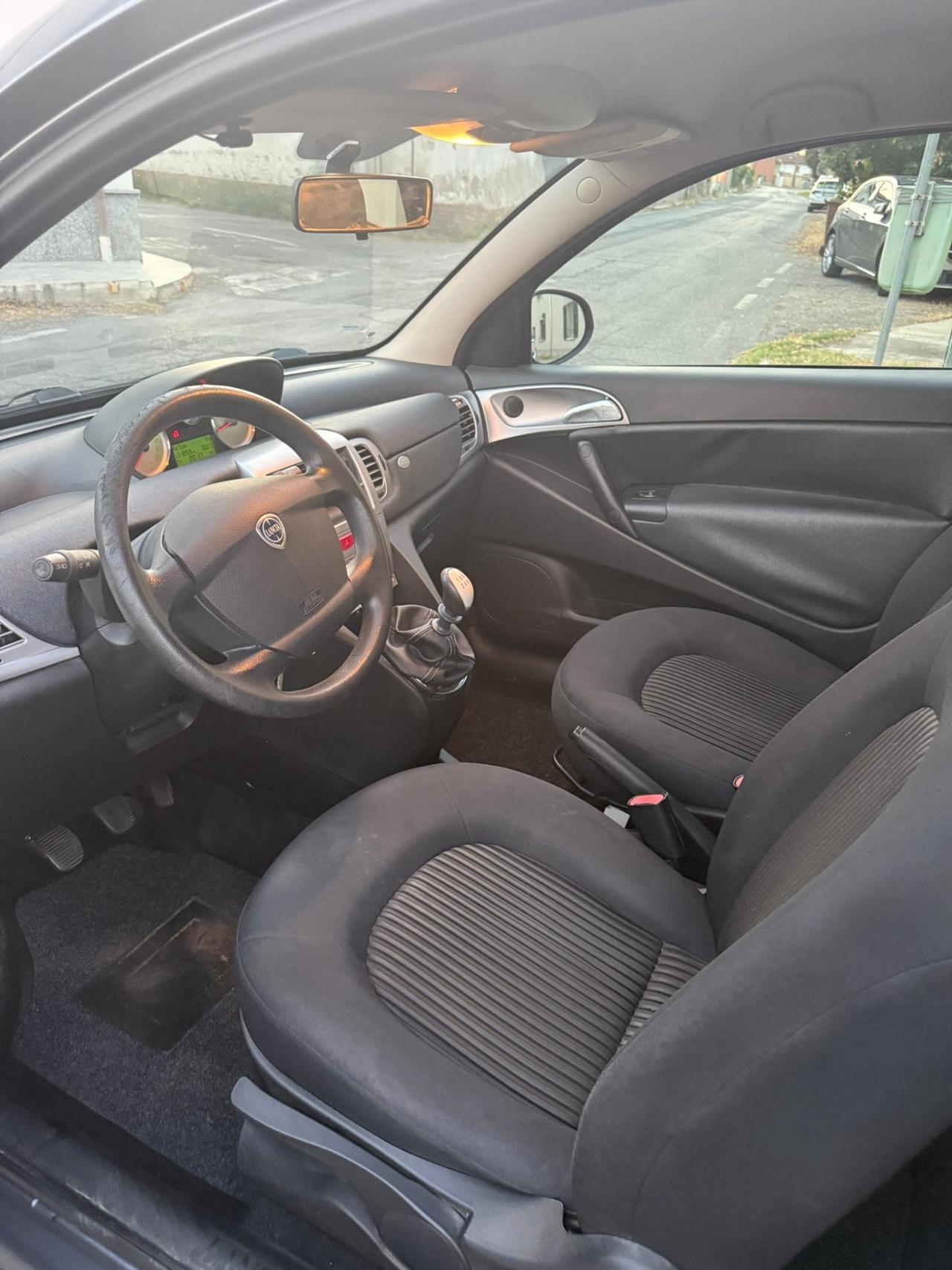 LANCIA YPSILON 1.2 BENZINA NEOPATENTATI