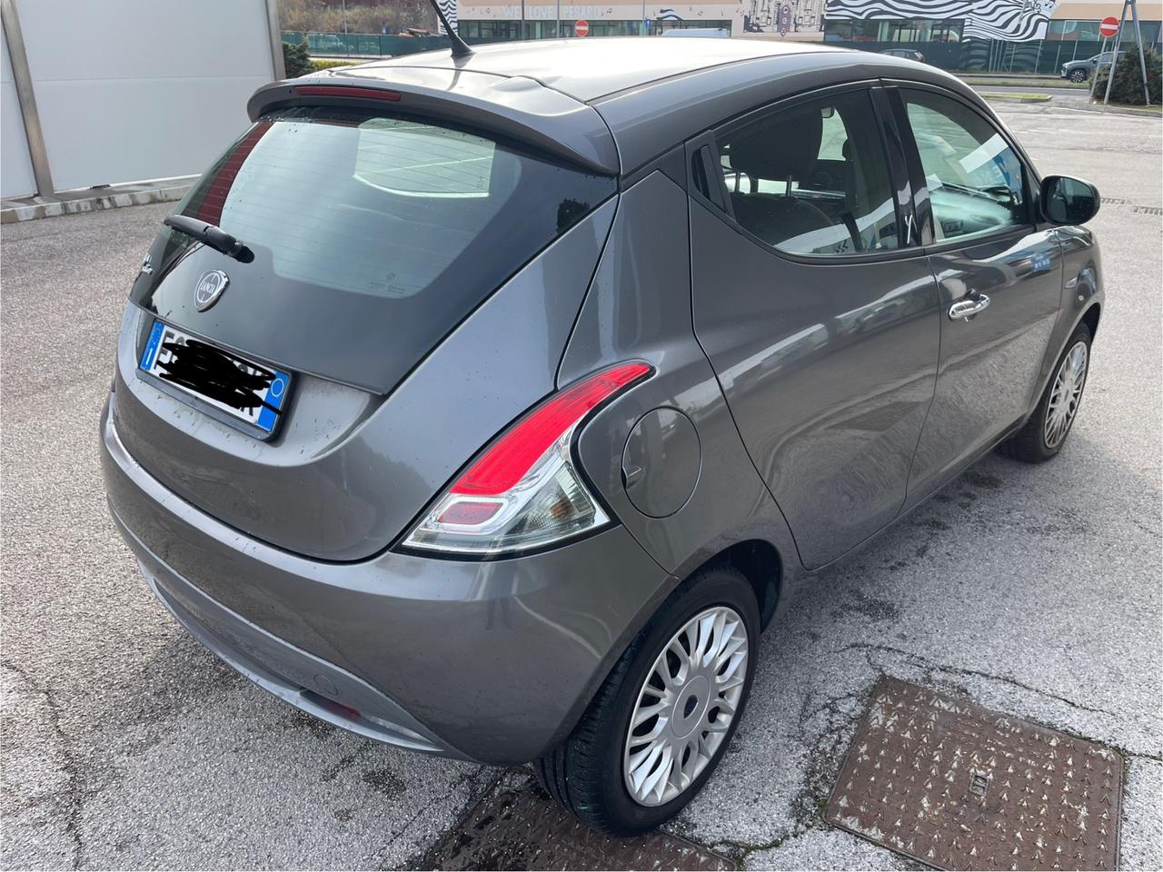 LANCIA YPSILON 10 NEOPATENTATI 1.2 BENZINA40.000 KM ANNO 2016
