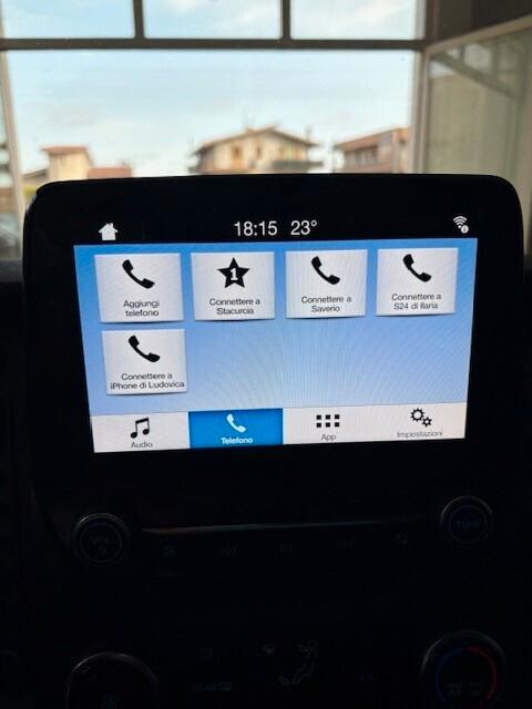 Ford Transit 9 posti noleggio giornaliero e lungo termine