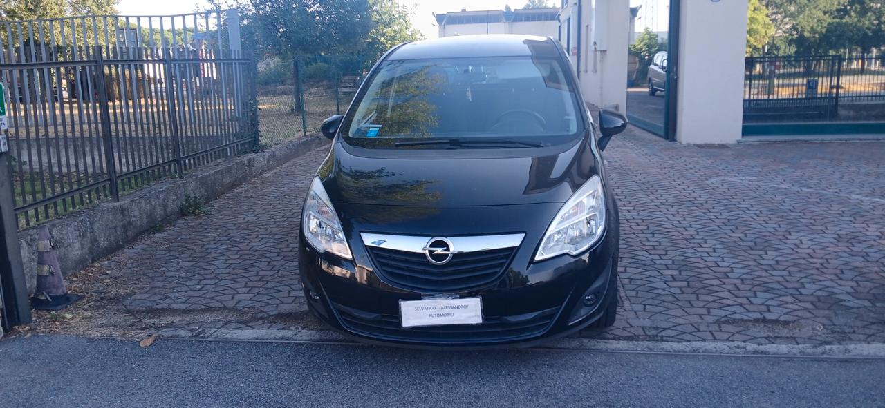 Pochi km Opel Meriva benzina neopatentati