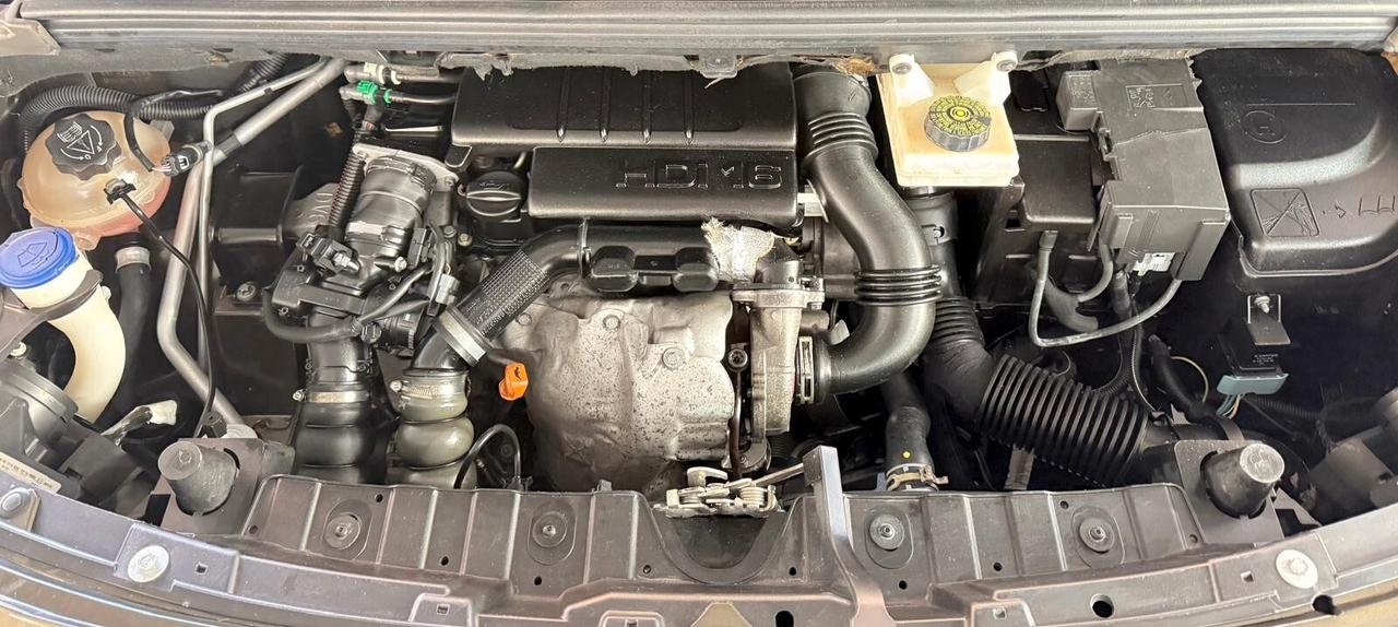 Peugeot 3008 1.6 HDi 110CV cambio robotizzato Premium