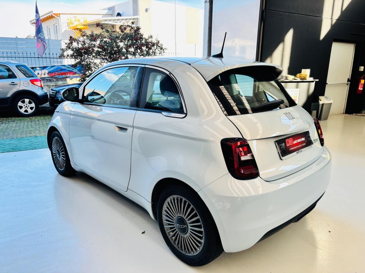 Fiat 500 500e Berlina 42 kWh La Prima