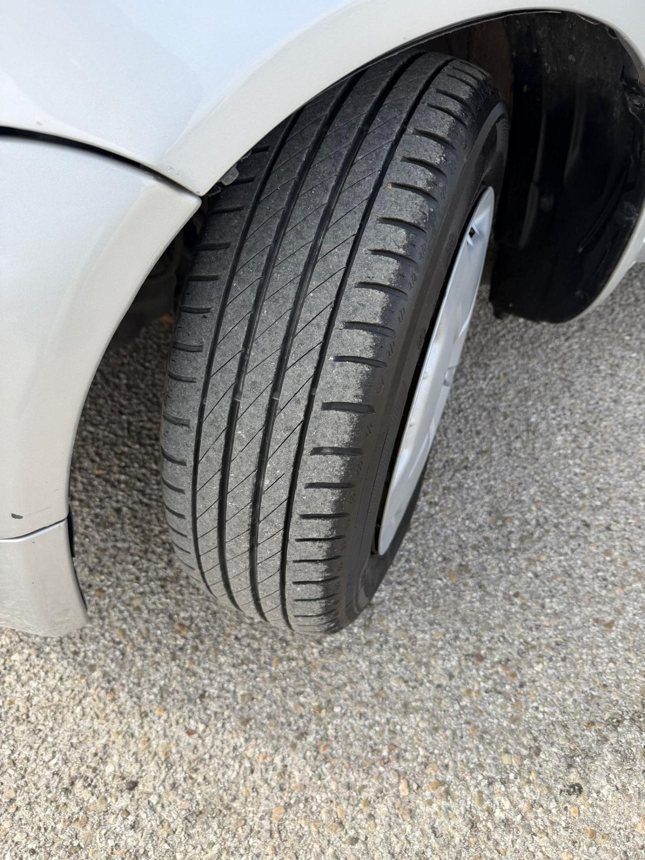 Toyota Yaris 1.3i 16V cat 5 porte Luna