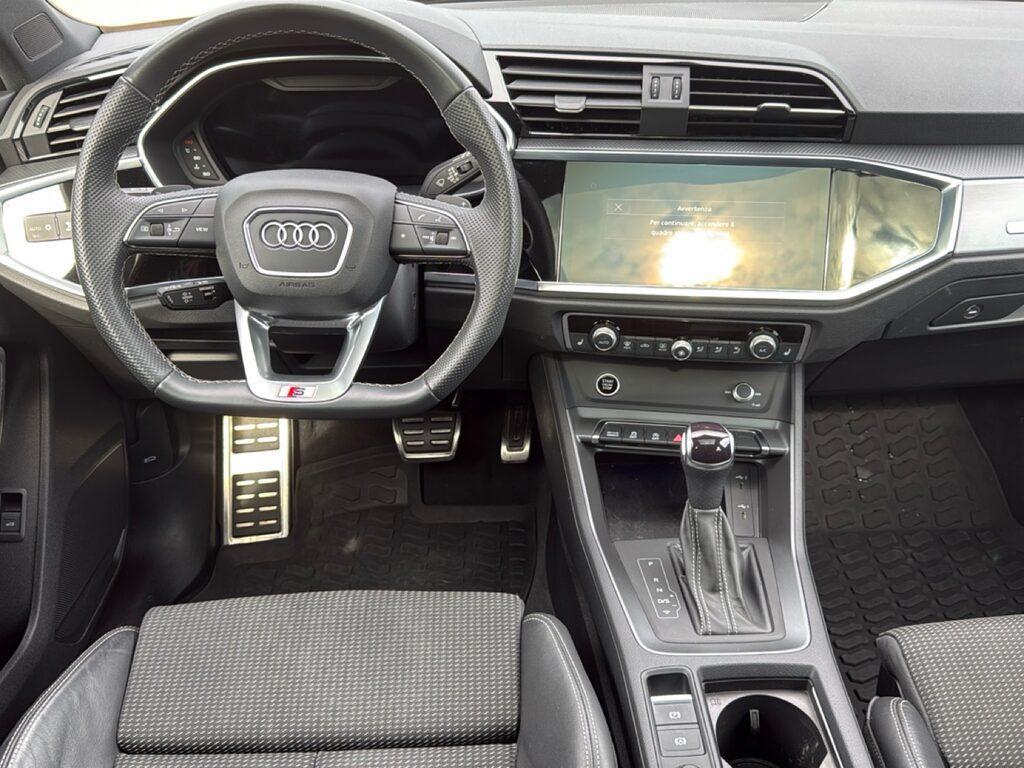 Audi Q3 40 2.0 TDI Identity Black quattro S tronic
