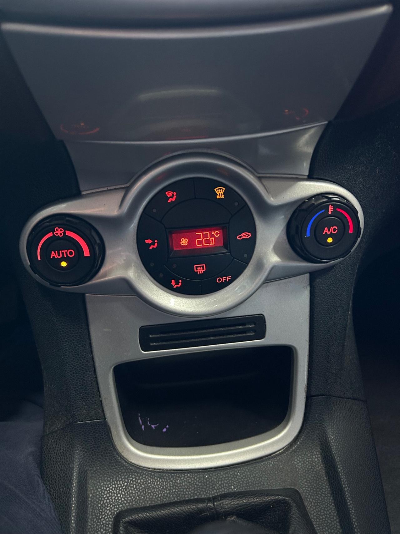 Ford Fiesta 1.4 TDCi 68CV 5 porte Titanium