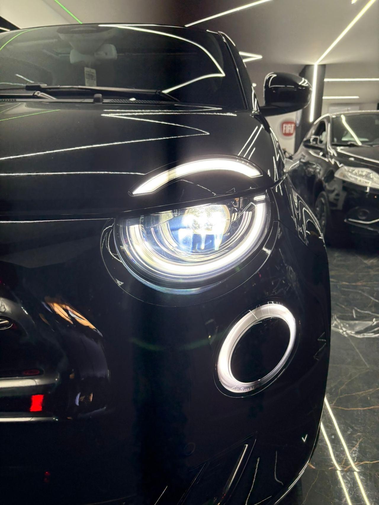 Fiat 500 500e Berlina 42 kWh La Prima