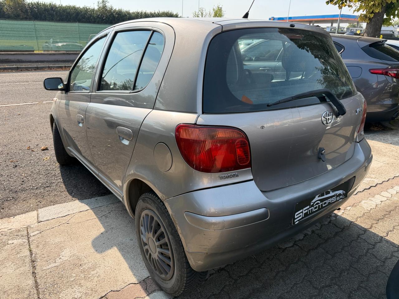 Toyota Yaris 1.0i 16V cat 5 porte Sol