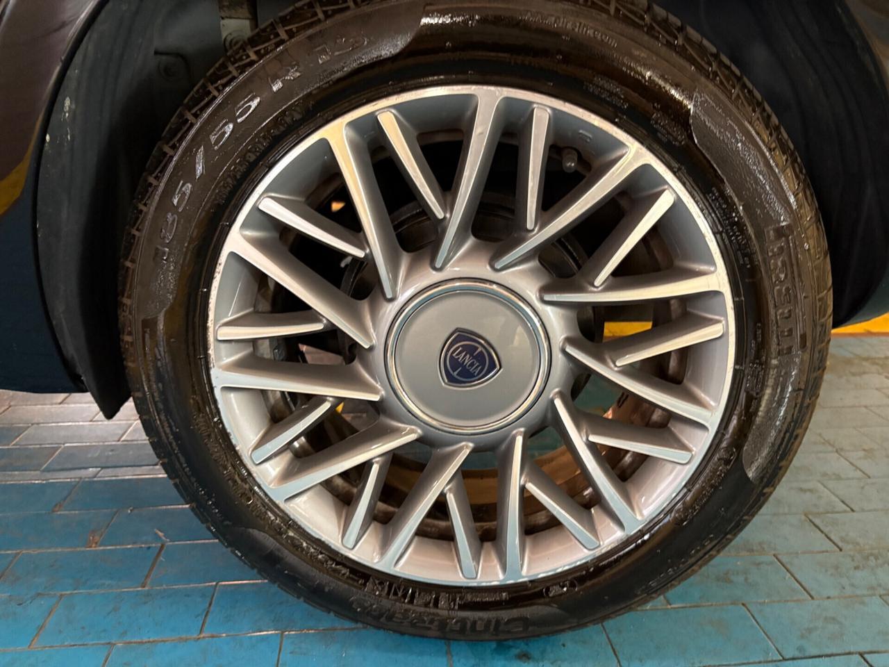 Lancia Ypsilon 1.2 69 CV 5 porte S&S Gold NEOPATENTATI...!!!!!