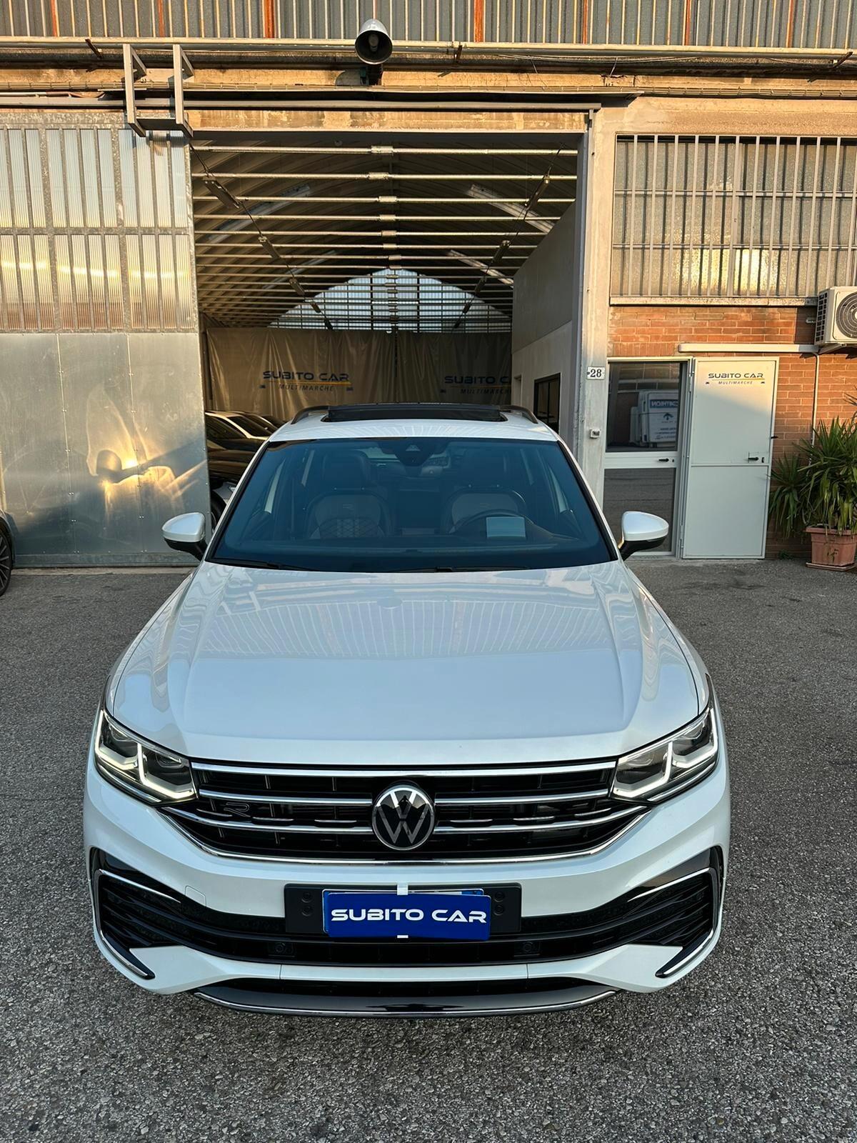 Volkswagen Tiguan 2.0 TDI 150 CV SCR DSG 4MOTION R-Line TETTO PANORAMICO E APRIBILE