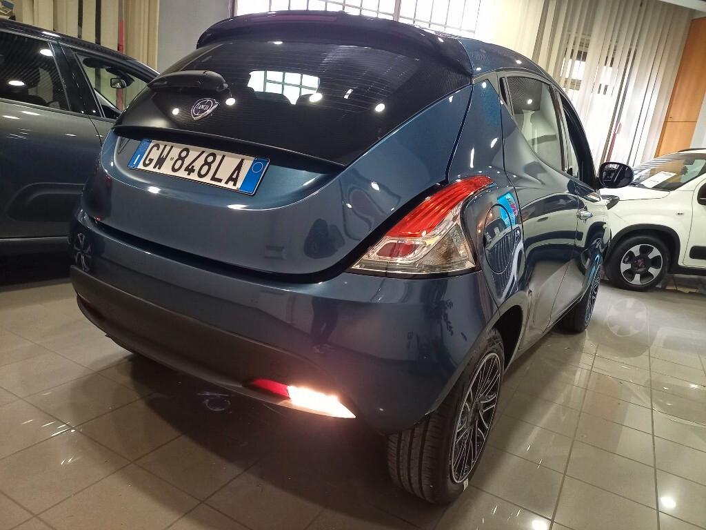 Lancia Ypsilon 1.0 FireFly 5 porte S&S Hybrid Oro