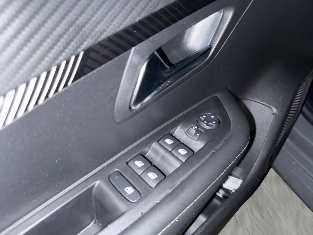 Peugeot 208 1.2 puretech Allure 100cv Con Telecamera a 360°