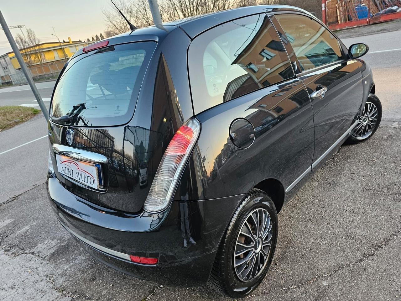 Lancia Ypsilon 1.2 60cv Argento*Clima*5Posti*Neopatentati*