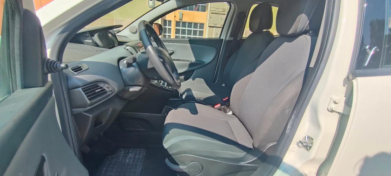 Lancia Ypsilon 1.2 69 CV 5 porte Silver