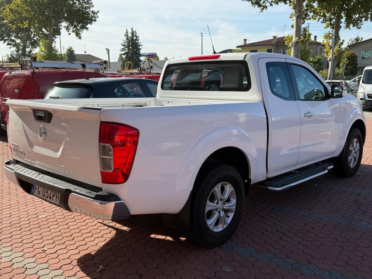 Nissan Navara 2.3 dCi 2WD King Cab Visia