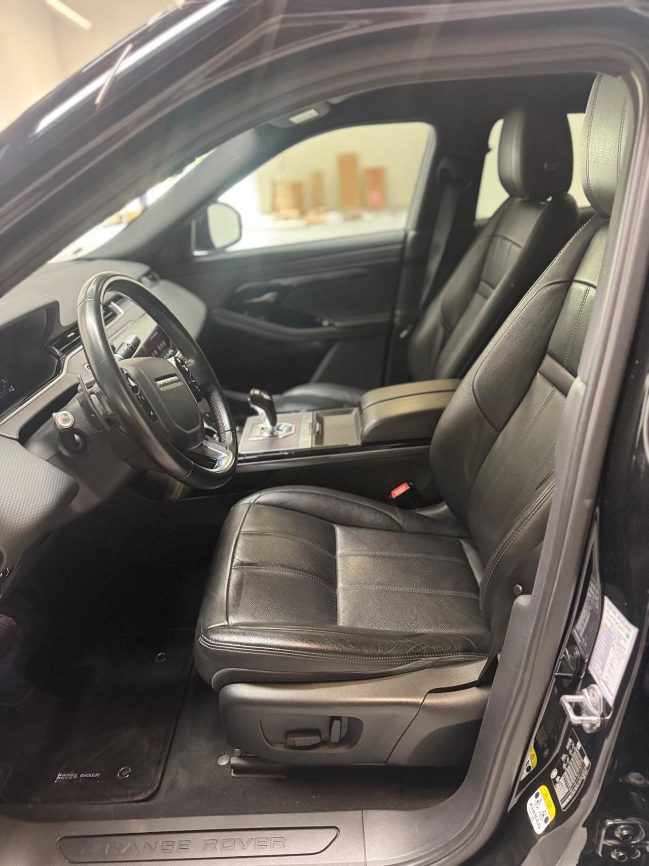 RANGE ROVER EVOQUE AUTOCARRO IBRIDA TOTAL BLACK
