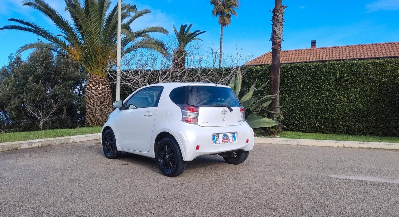 Toyota iQ 1.0 CVT Trend