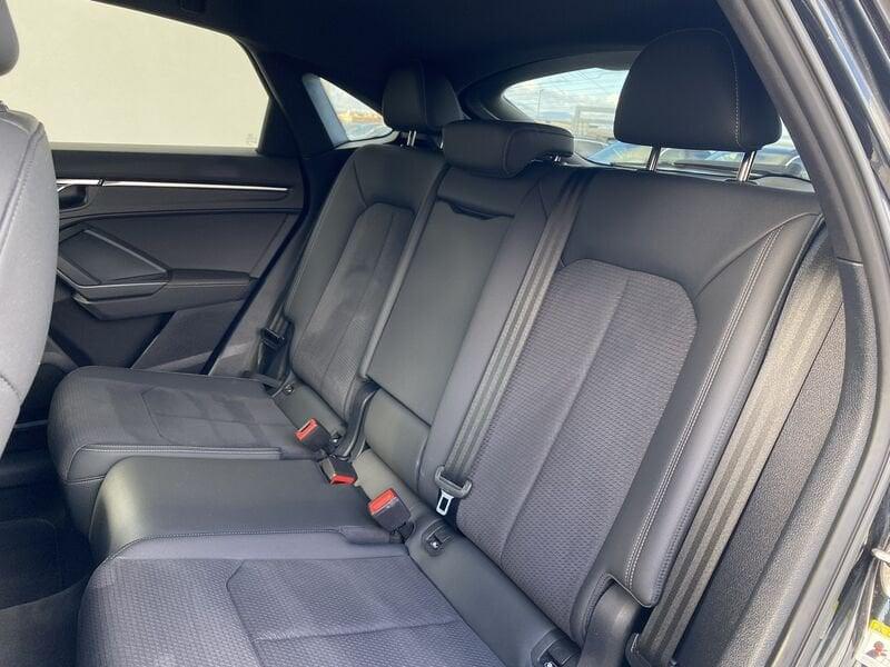 Audi Q3 SPB S Line interno ed esterno 2.0 TDI 150CV S-Tronic 35