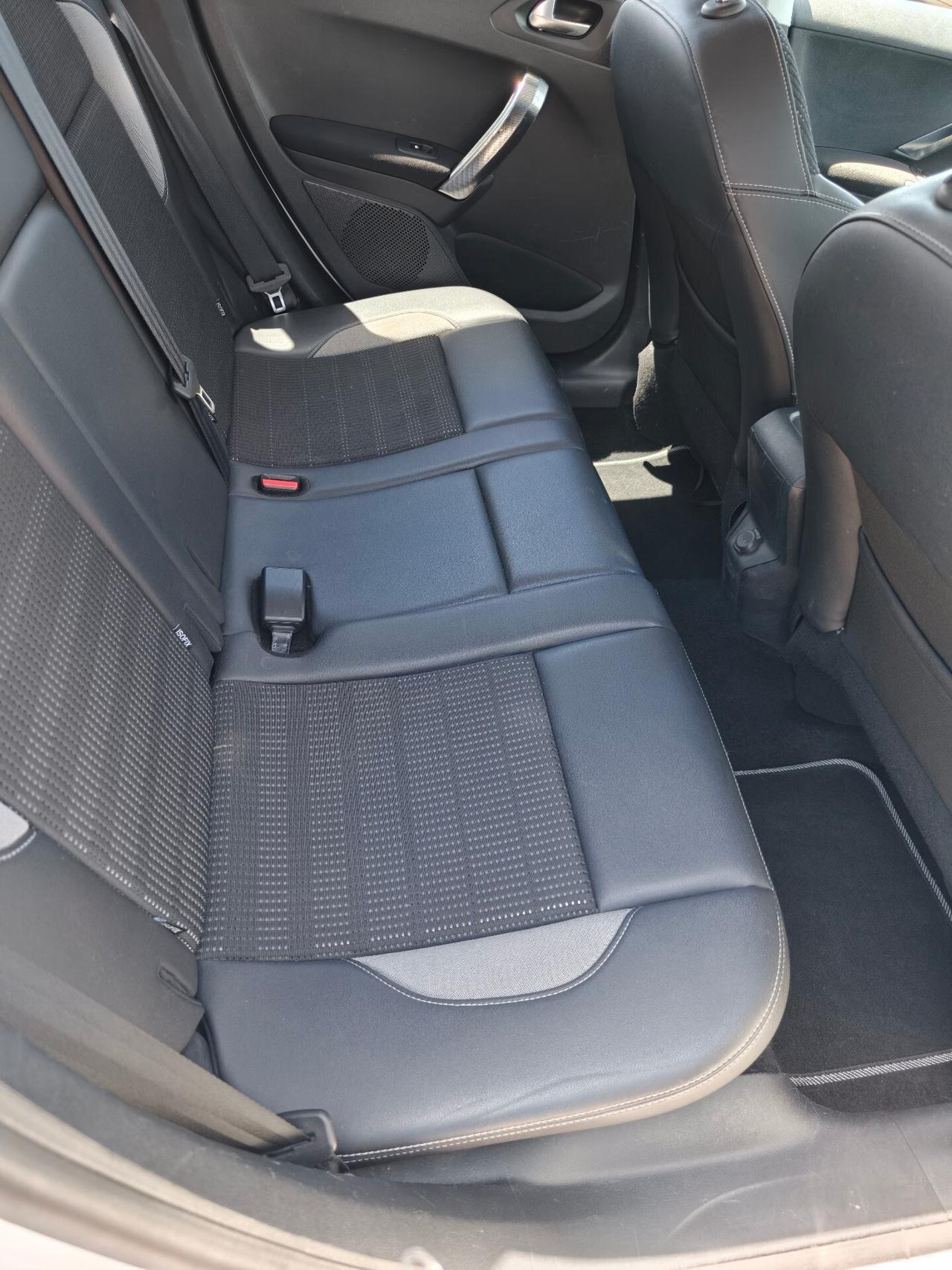 Peugeot 2008 1.6 e-HDi 92 CV Allure