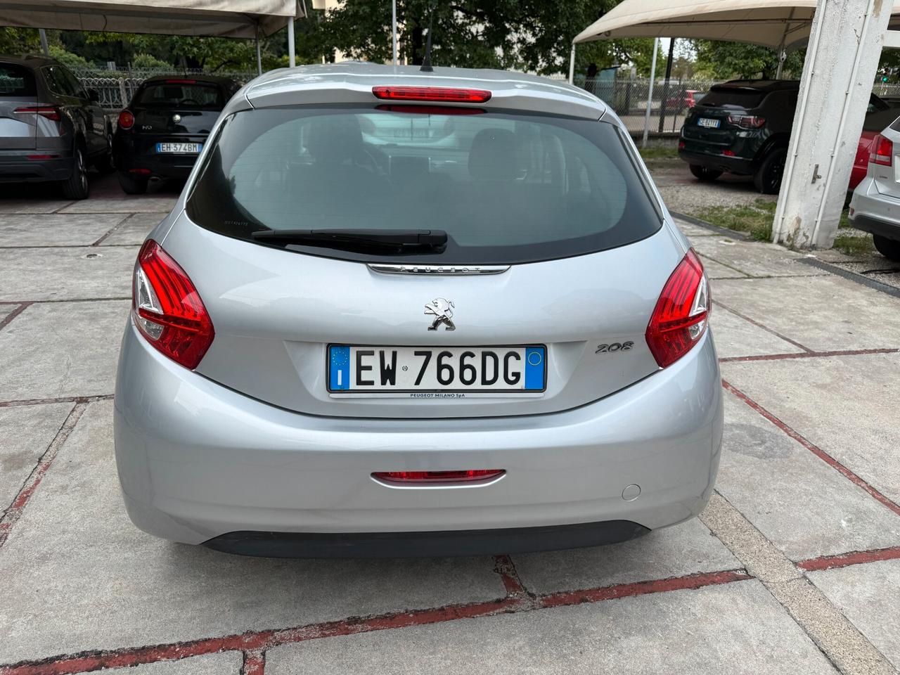 Peugeot 208 1.4 HDi 68 CV 5 porte Allure OK NEOPATENTATI