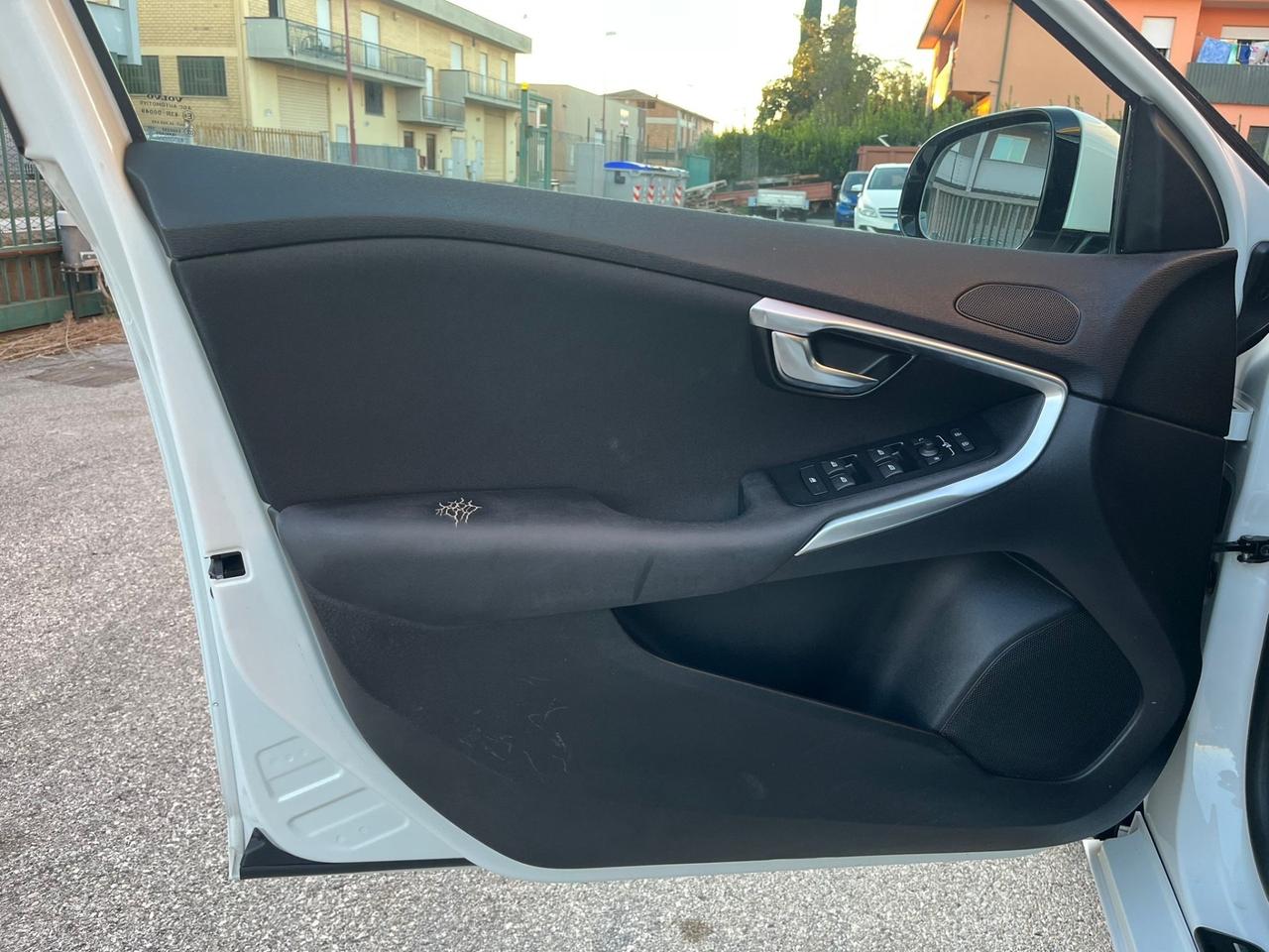 Volvo V40 D2 1.6 Diesel Summum