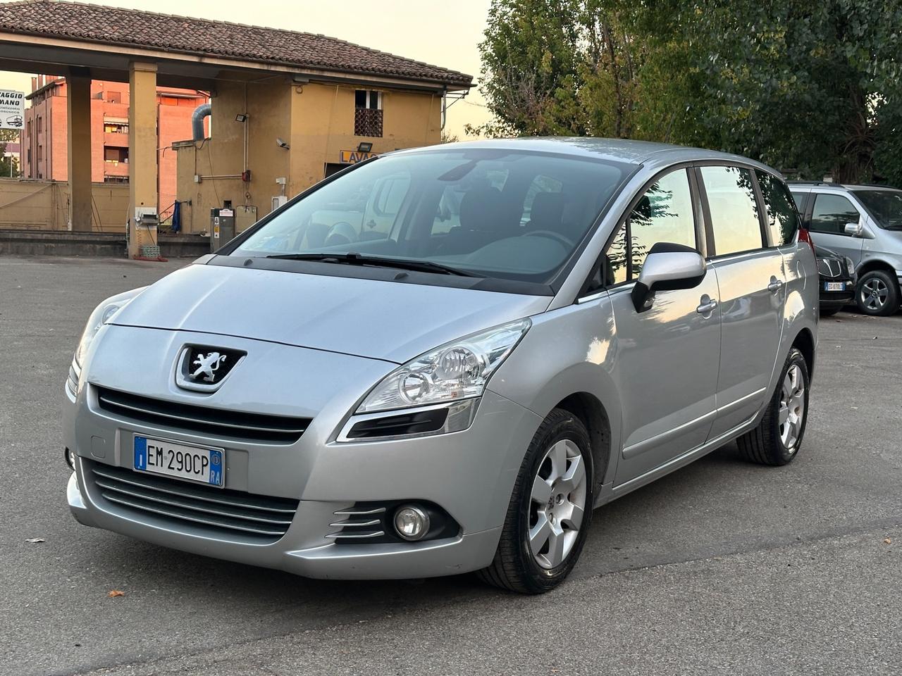 Peugeot 5008 1.6 HDi 112CV Business 5 posti