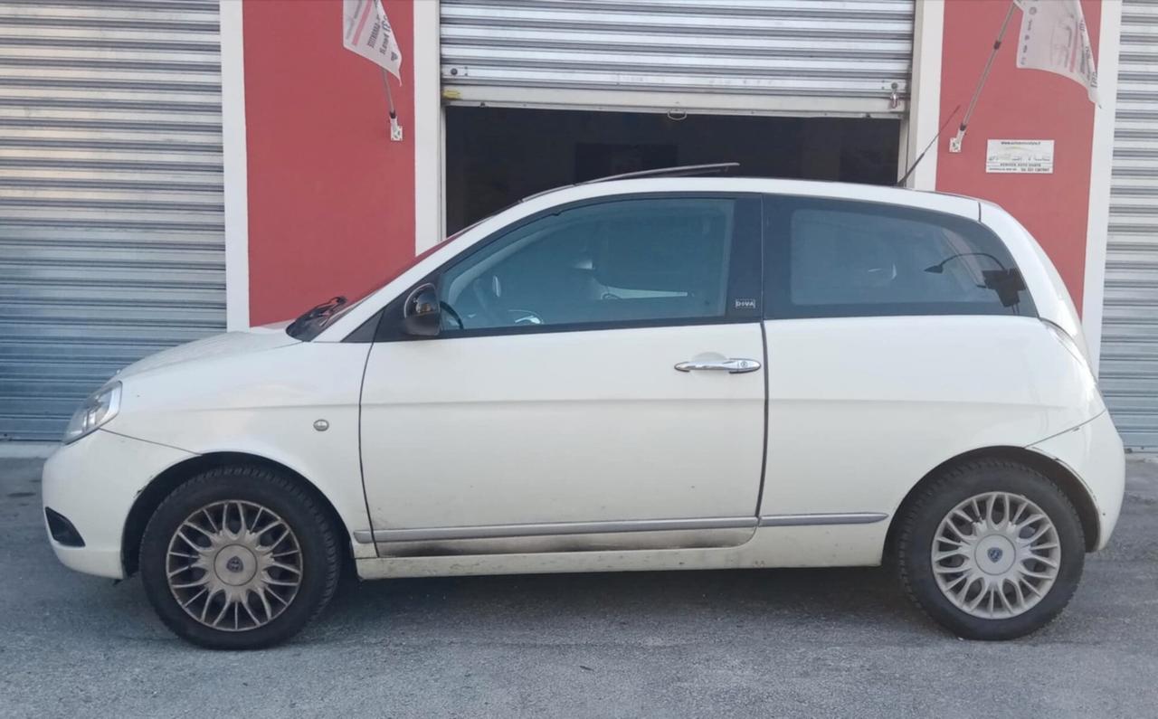 Lancia Ypsilon 1.3 MJT 75 CV Diva