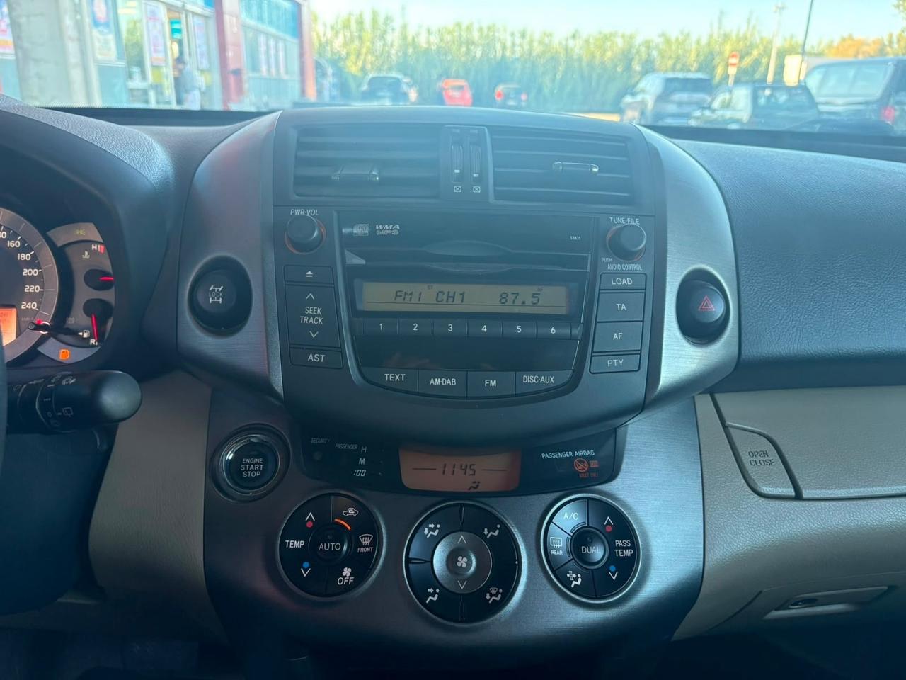 Toyota RAV 4 RAV4 2.2 D-4D 150 CV DPF Luxury automatico