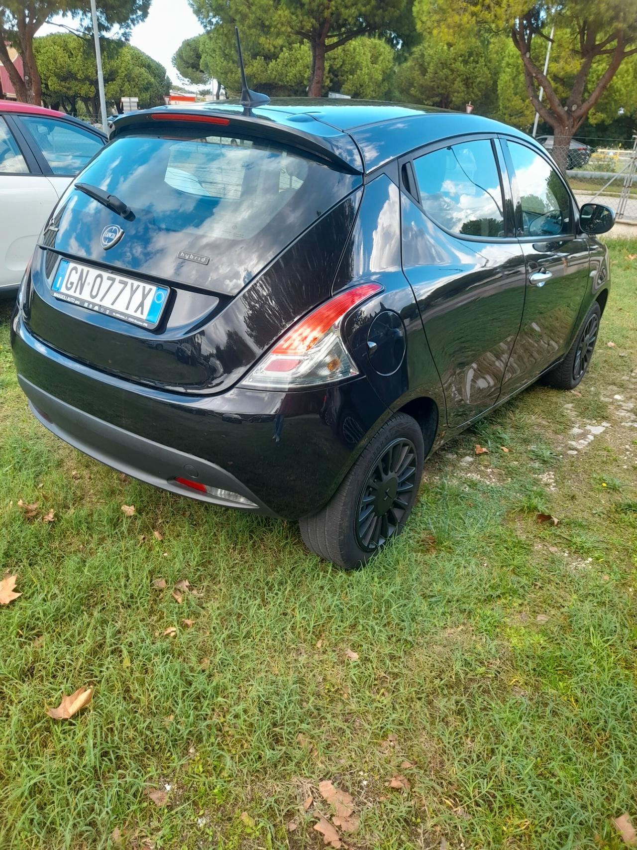 Lancia Ypsilon 1.0 Hybrid