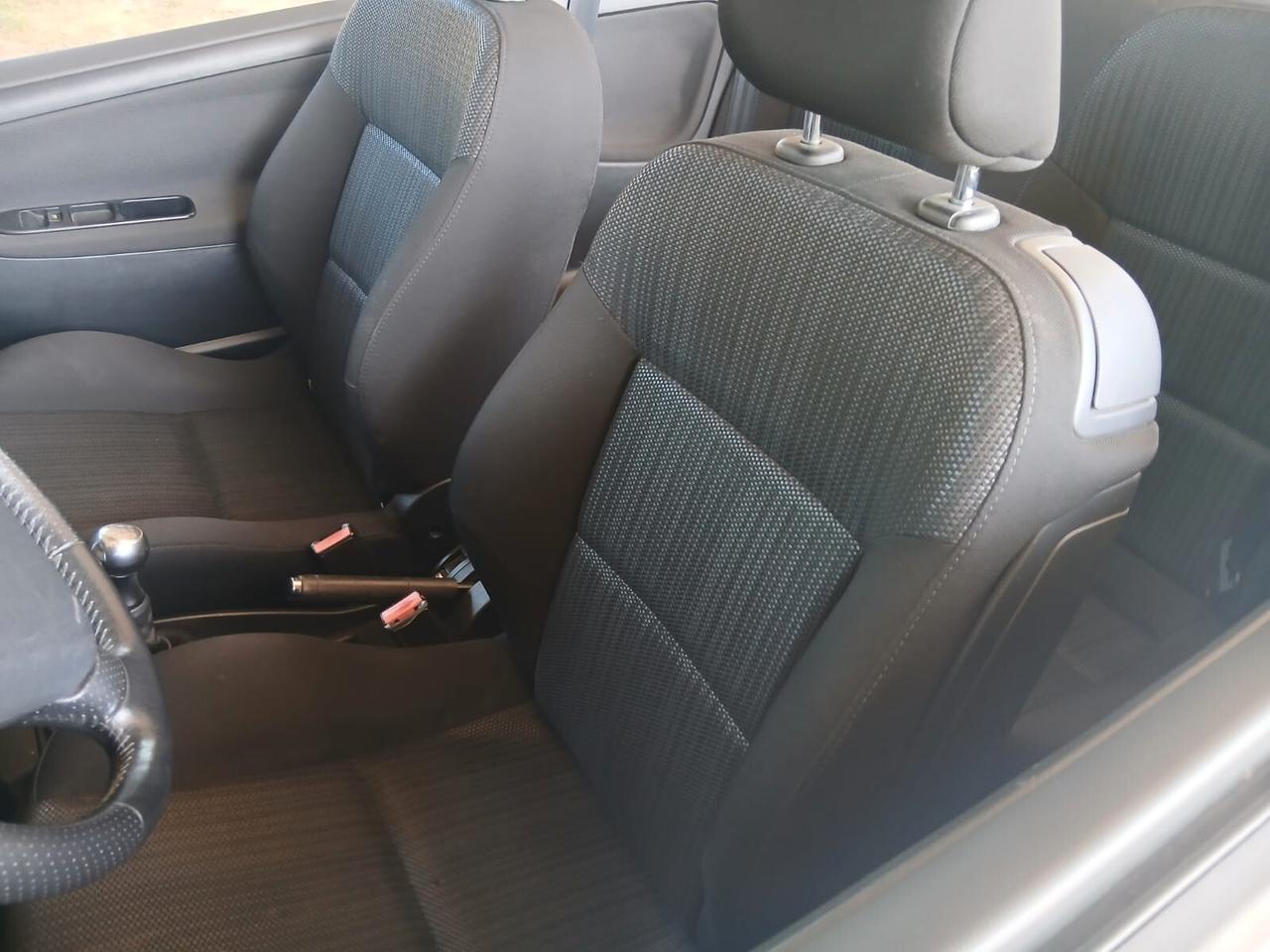 Peugeot 207 1.6 VTi 120CV CC Féline