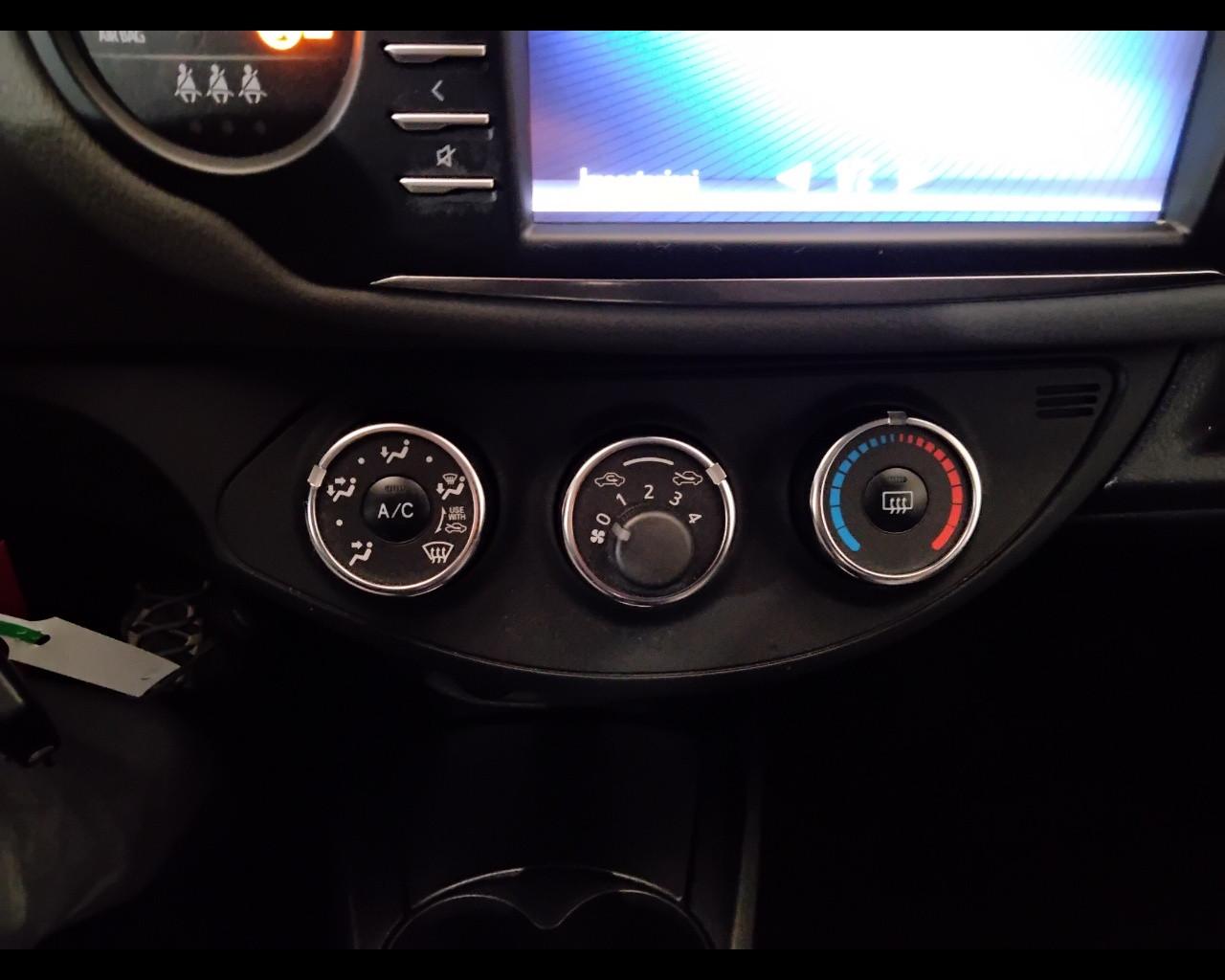 TOYOTA Yaris III 2017 - Yaris 5p 1.0 Active my18