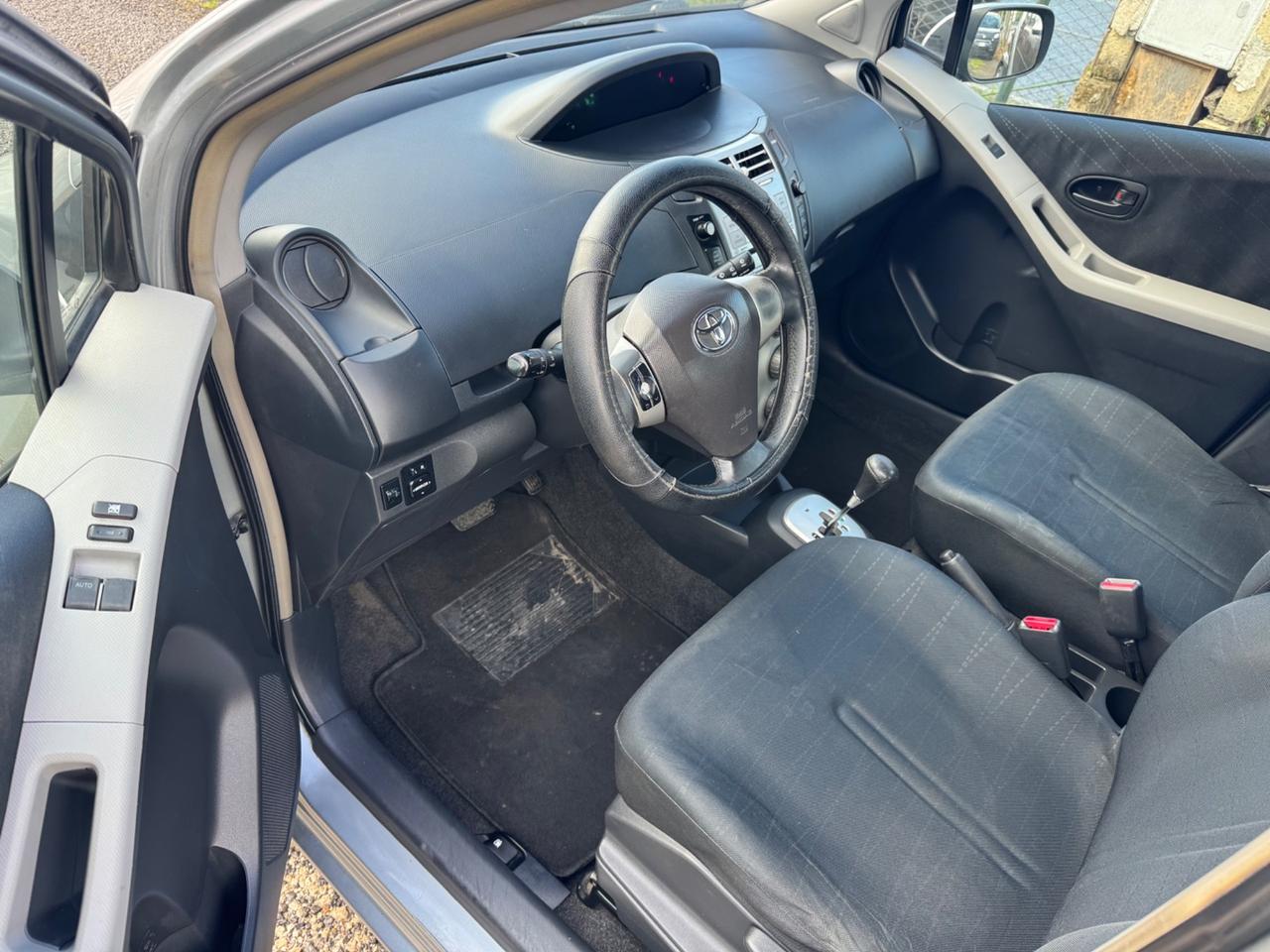 Toyota Yaris 1.3 5 porte Sol AUTOMATICO NEOPATENTATI