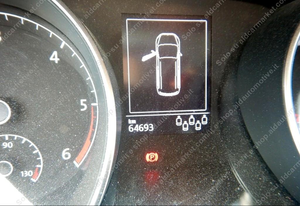 Volkswagen Touran 2.0 TDI 150 CV SCR DSG Business BlueMotion Technology Nav Retrocam 7Posti PDC UNIPRO IVA DEDUCIBILE
