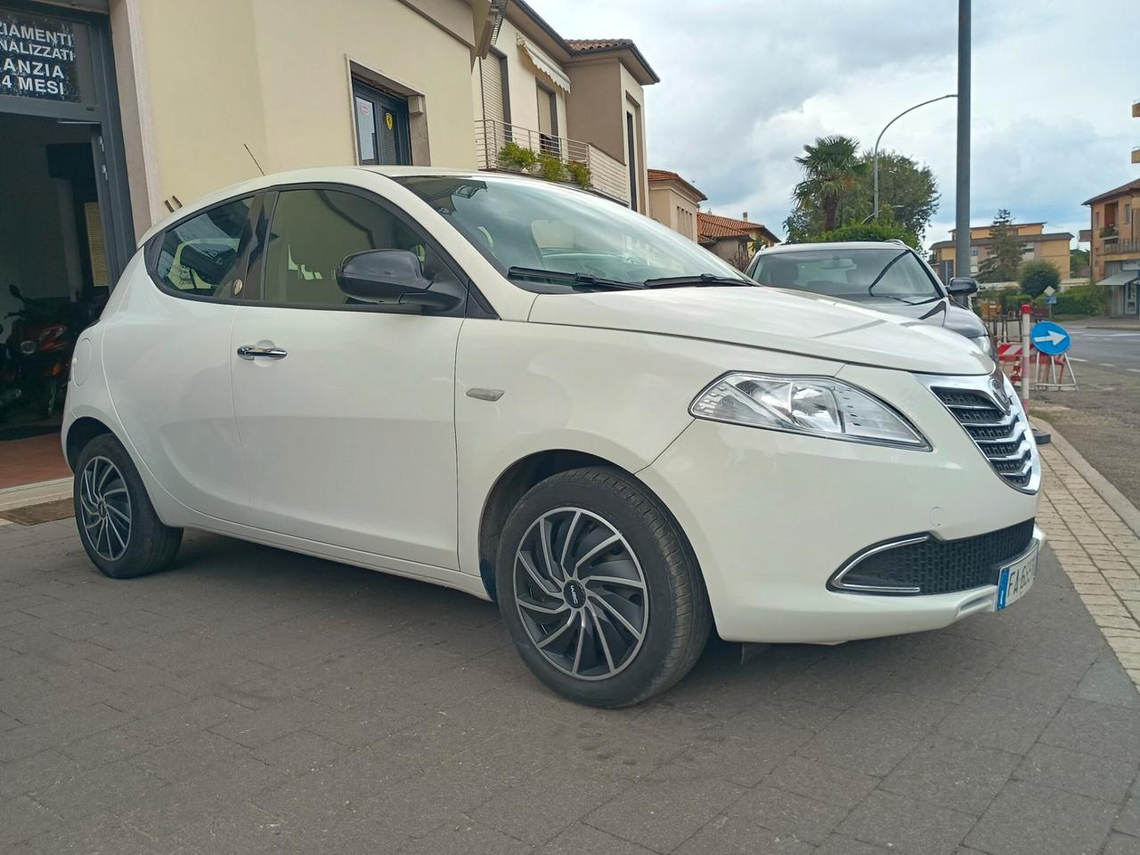 Lancia Ypsilon 1.2 69 CV 5 porte GPL Ecochic Silver