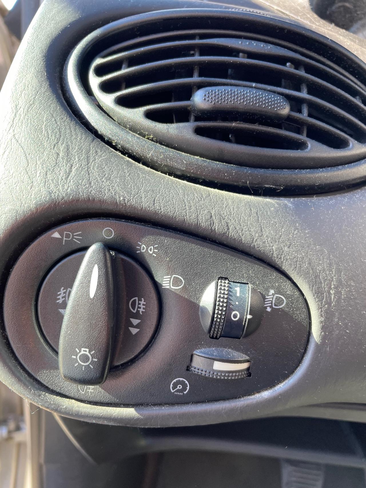 Ford Focus 1.6i 16V cat 5p. Ghia