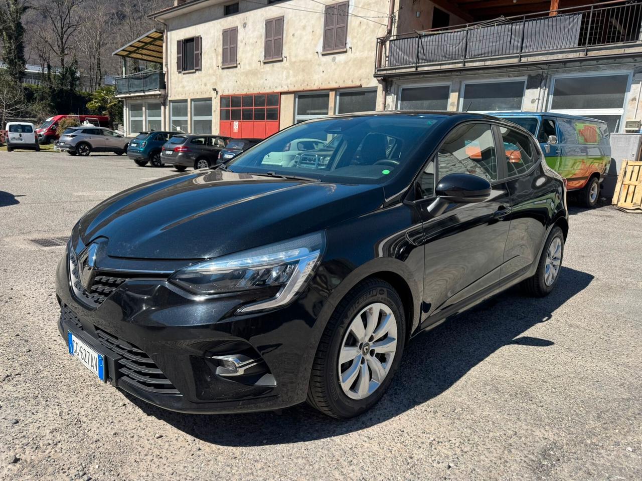 renault clio adatta a neop. garantita