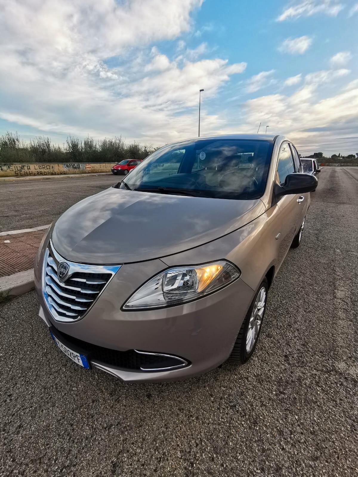 Lancia Ypsilon 1.3 MJT 16V 95 CV 5P. Gold 2015