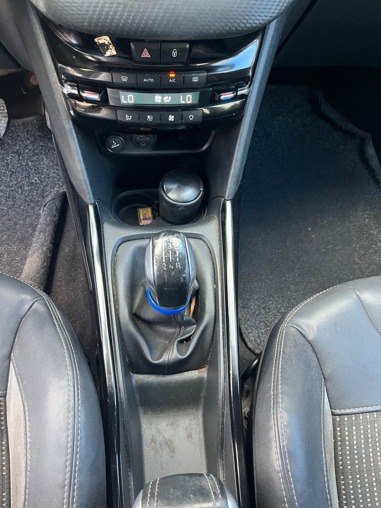 Peugeot 2008 PureTech 82 Allure 2015 131.000 KM
