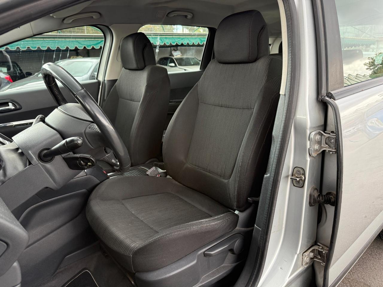 Peugeot 5008 1.6 HDi 112CV Tecno 7 POSTI