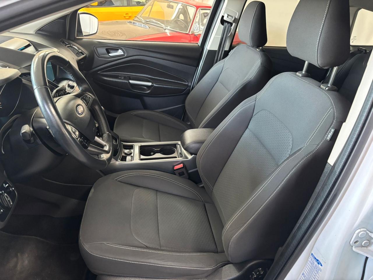 Ford Kuga 1.5 TDCI 120 CV S&S 2WD Powershift Business