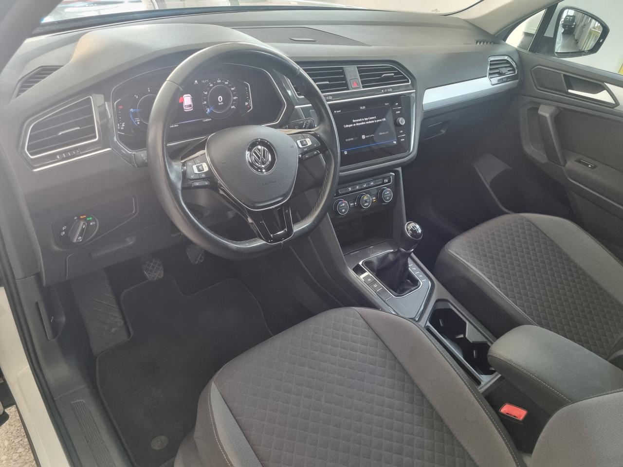 Volkswagen Tiguan 1.6 TDI SCR R-Line, TELECAMERA, UNICOPROPRIETARIO