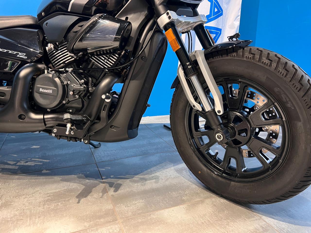 Benelli Leoncino 400 Bobber