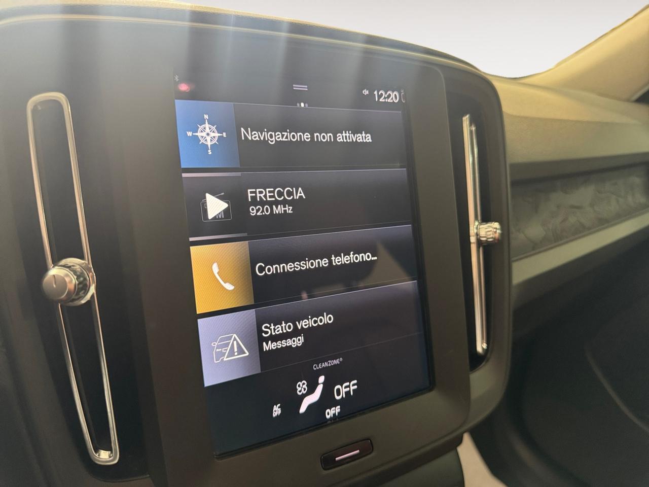 VOLVO XC40 1.5 t2 Momentum Core IVA ESPOSTA