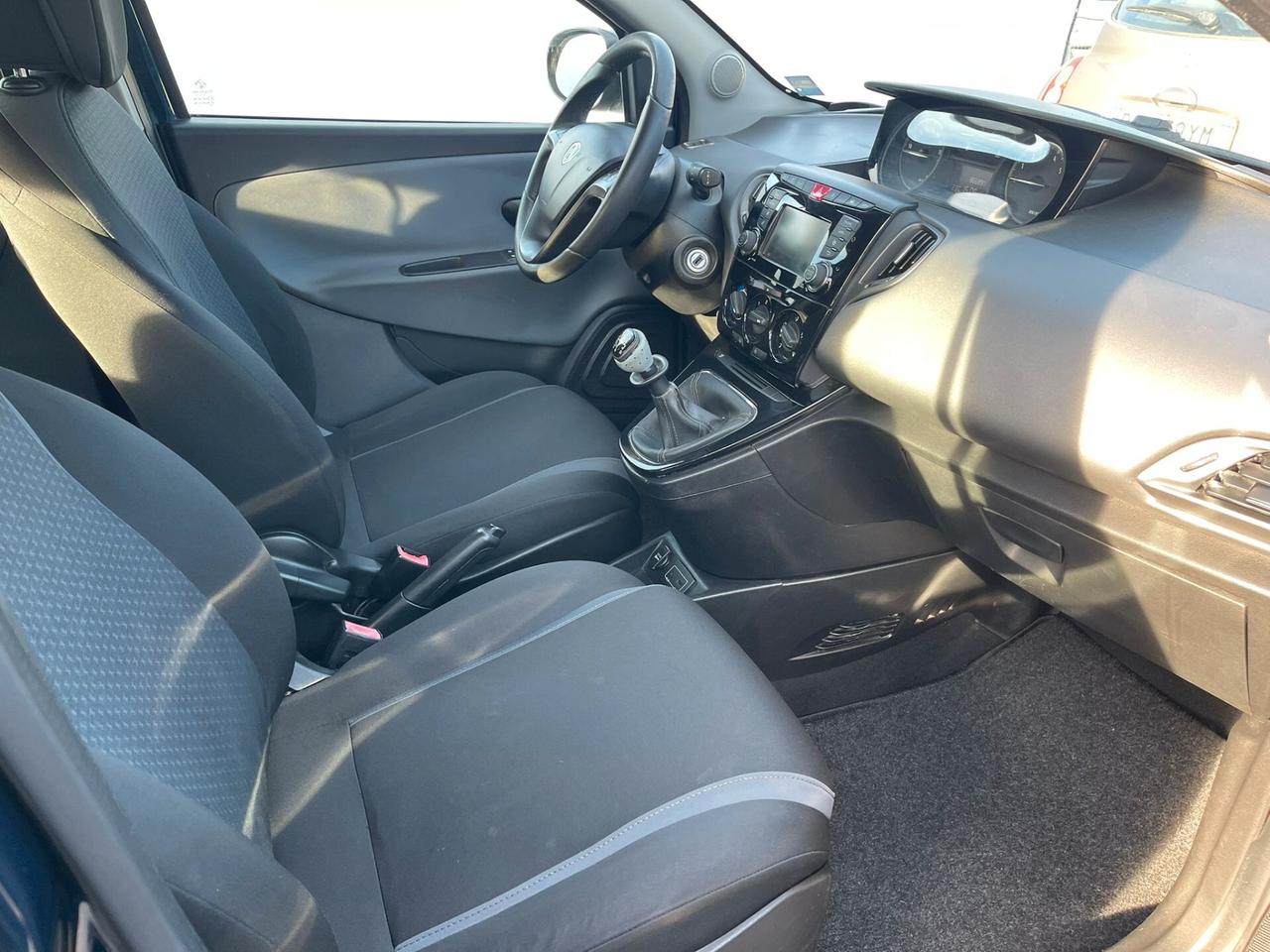 Lancia Ypsilon 1.2 69 CV 5 porte Silver