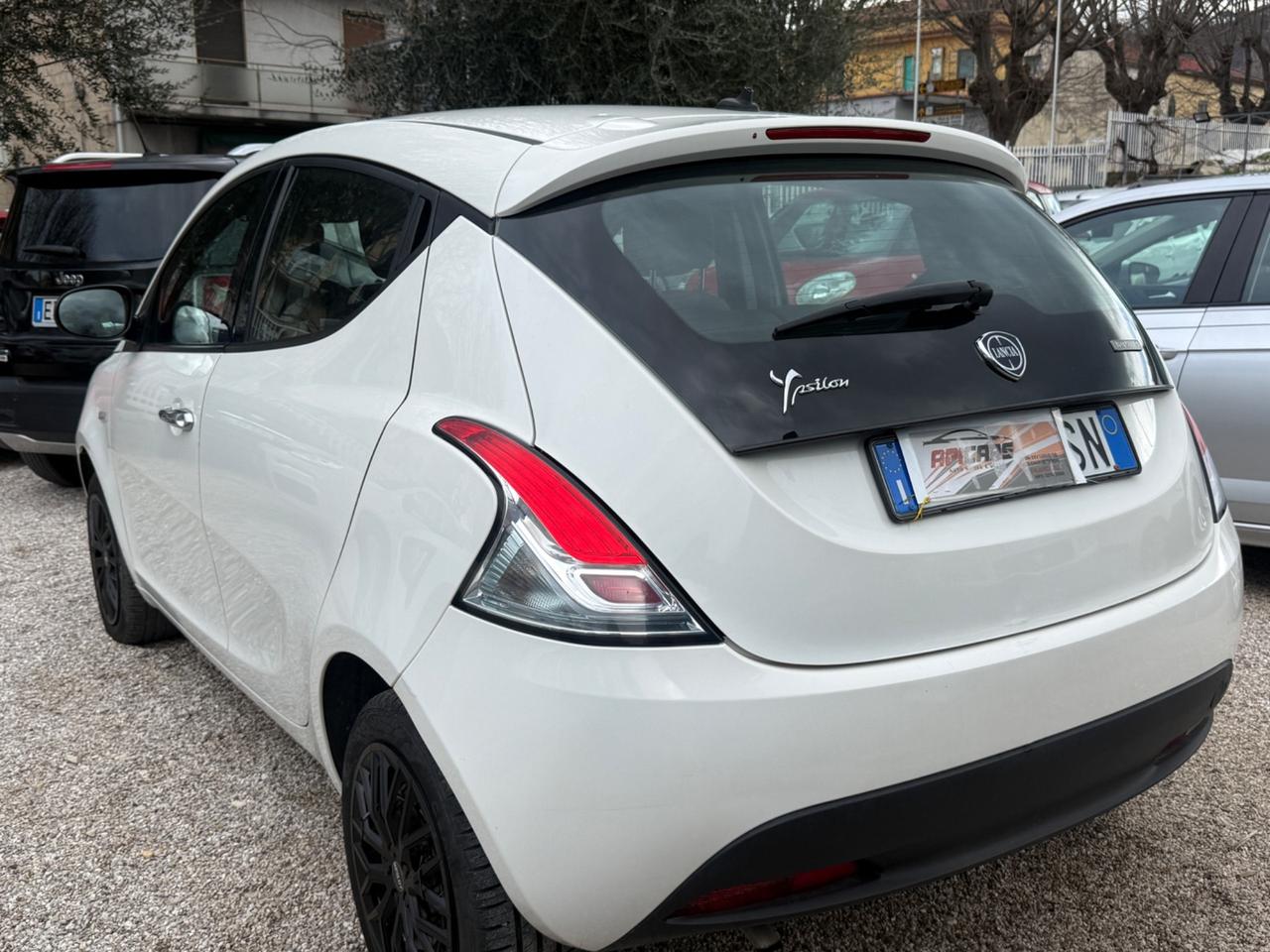 Lancia Ypsilon 1.0 FireFly 5 porte S&S Hybrid Ecochic Silver