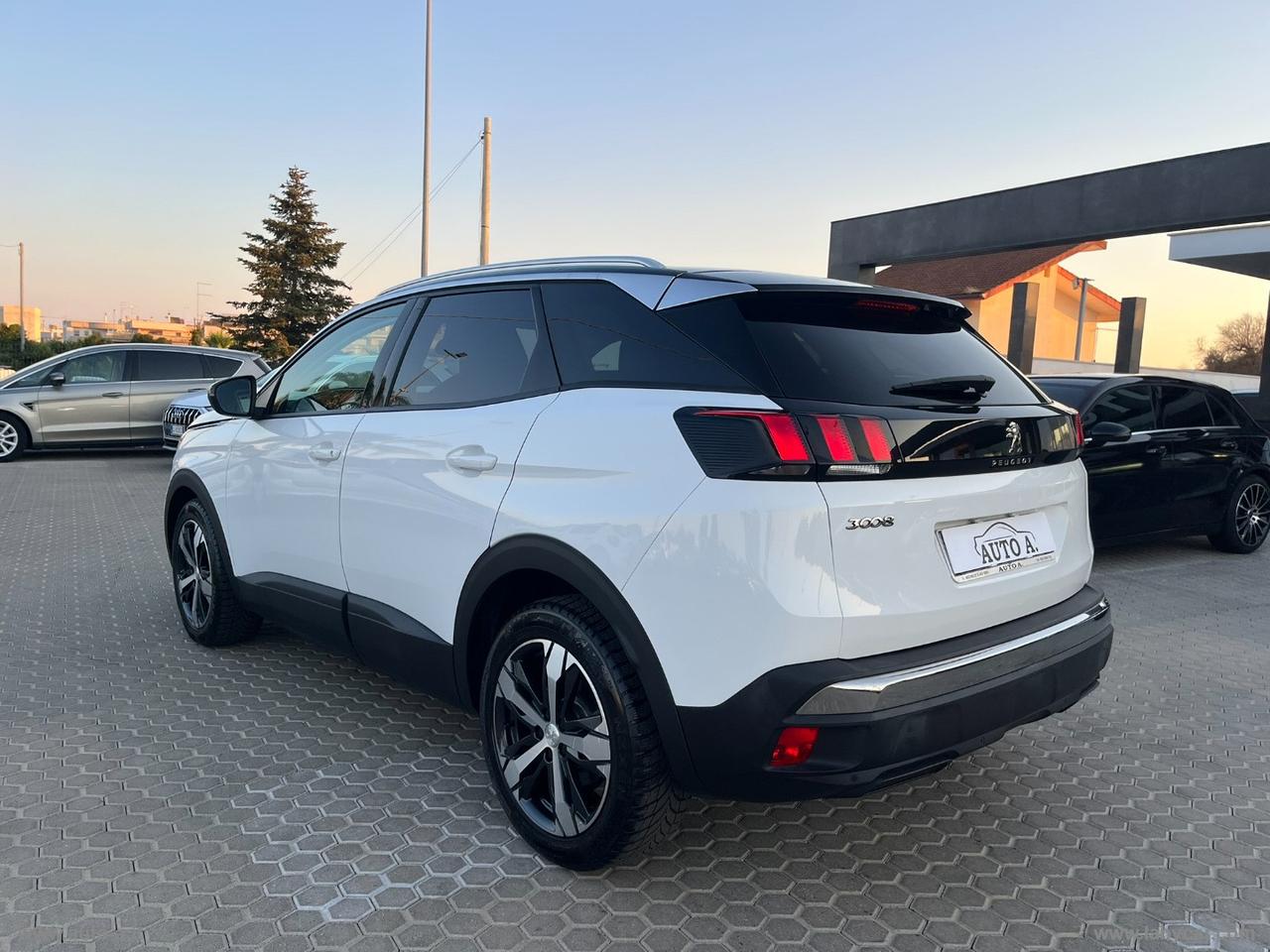 PEUGEOT 3008 BlueHDi 130 S&S EAT8 Allure